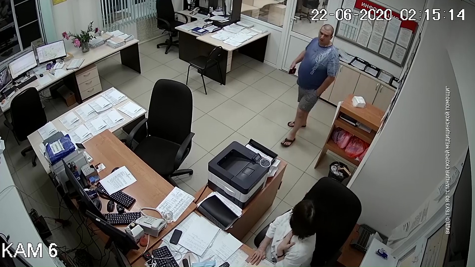 Позвонил 13 раз и угрожал всех убить: на станцию скорой помощи Ярославля напал пьяный мужчина