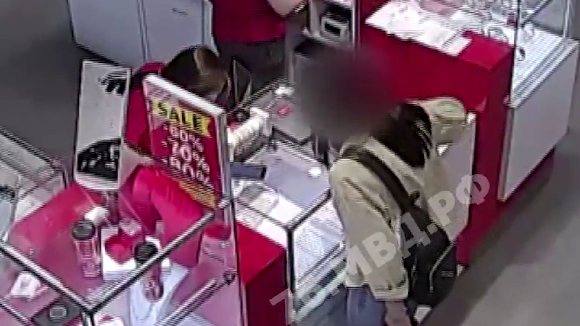 Ярославна похитила дорогой браслет