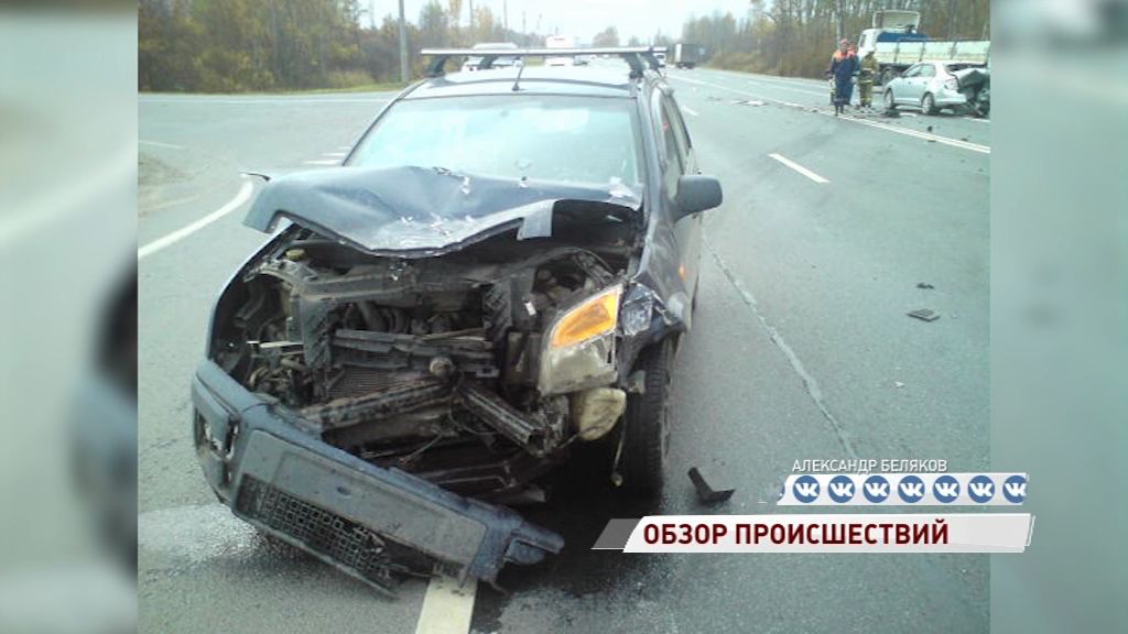 Две иномарки не разъехались на трассе под Ростовом