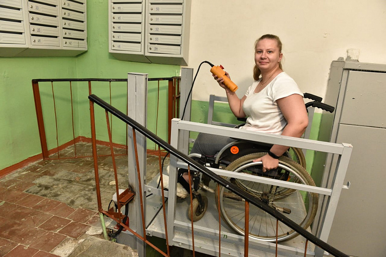 В многоэтажке во Фрунзенском районе появился подъемник для инвалидов