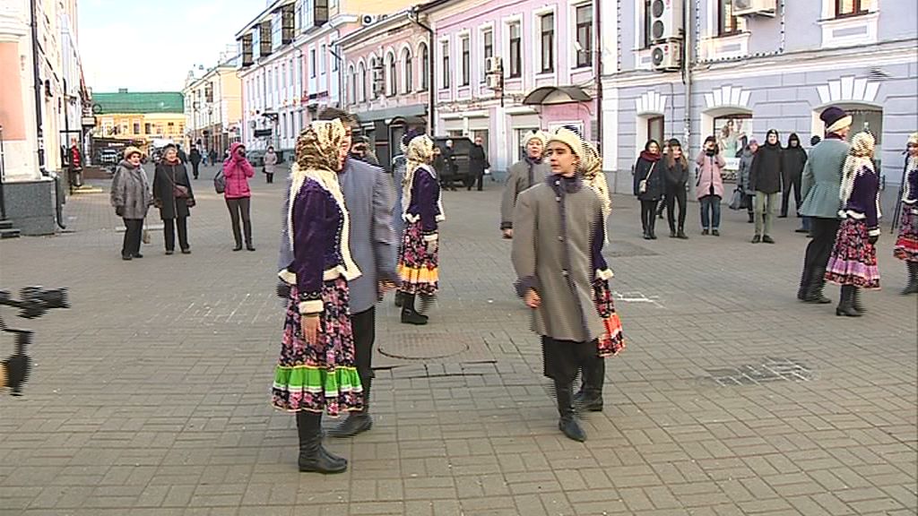 В честь Дня рождения Золотого кольца жители четырех городов вышли танцевать кадриль