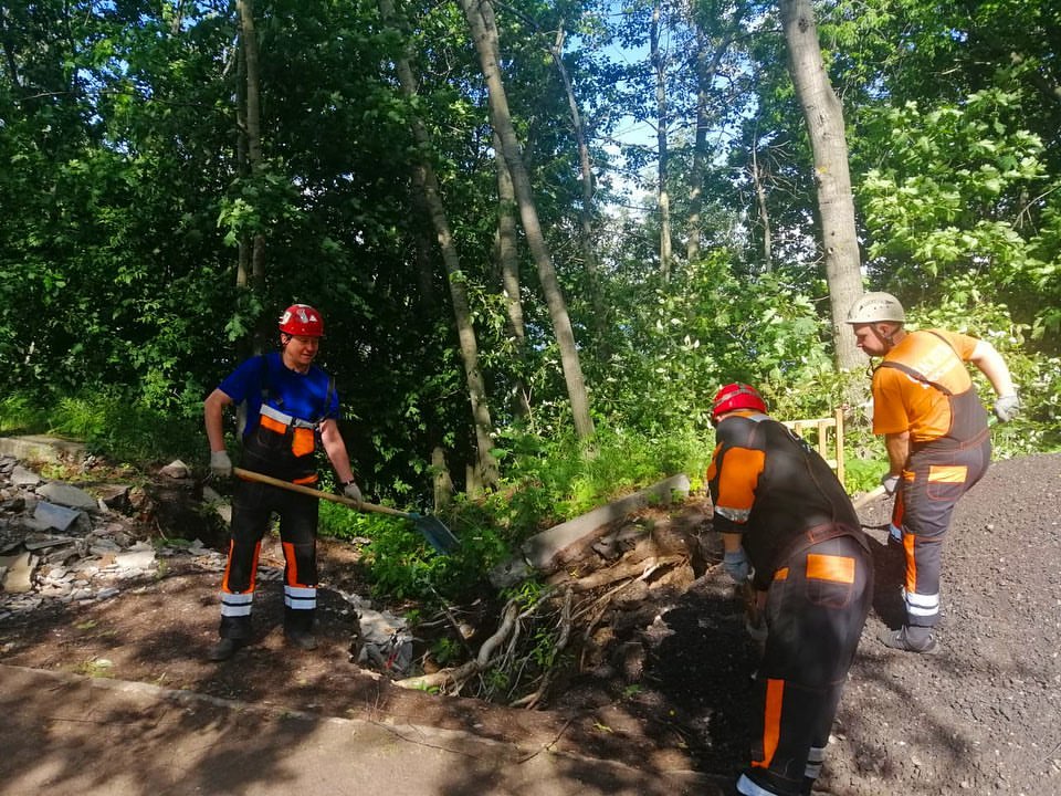 Власти Ярославля отреагировали на пост в соцсетях и отремонтировали провал на Волжской набережной