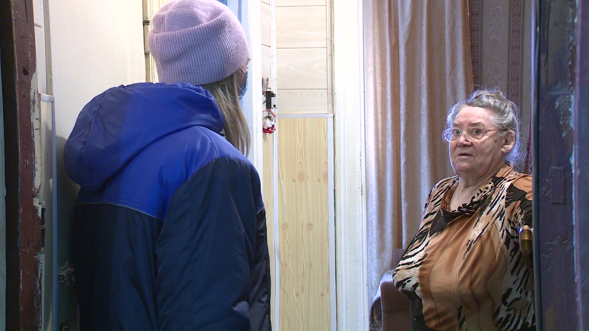 Волонтеры и соцработники помогают пенсионерам, ушедшим на самоизоляцию из-за коронавируса