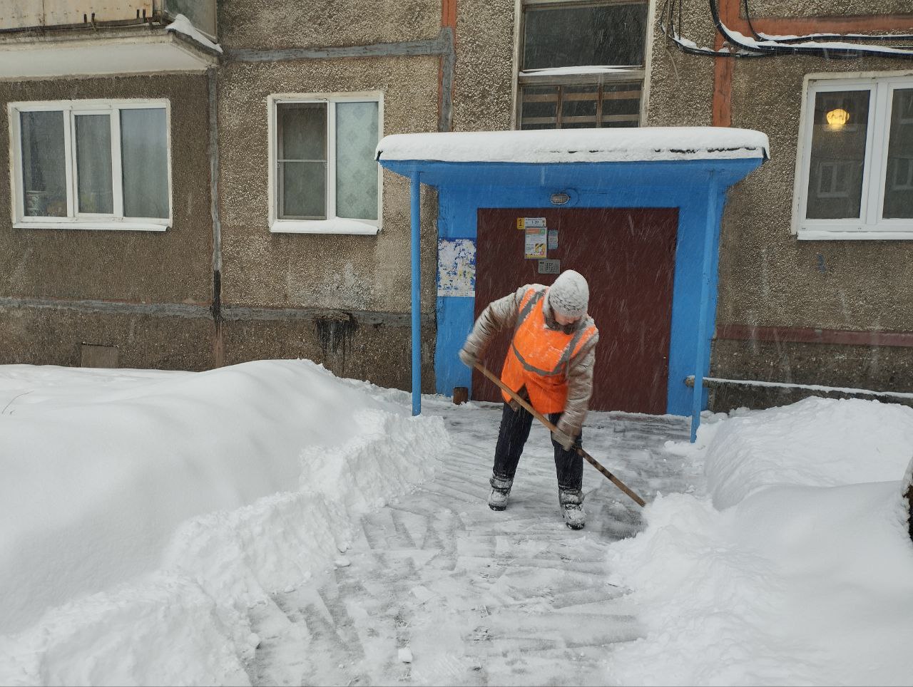 Дворники со снегом не справляются: ярославцы рассказали о ситуации в городе