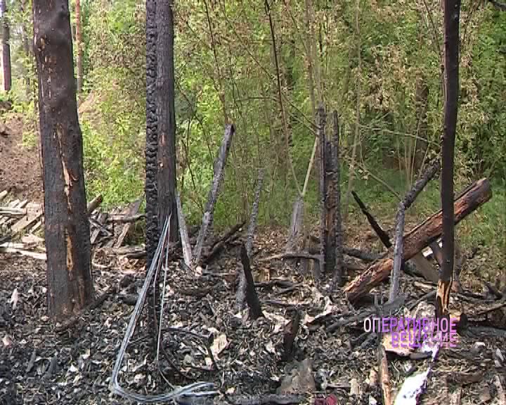 В Ярославле на Клубной дотла выгорел деревянный дом