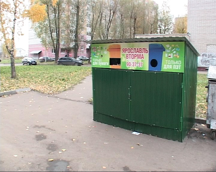 В Дзержинском районе появились контейнеры для раздельного сбора мусора