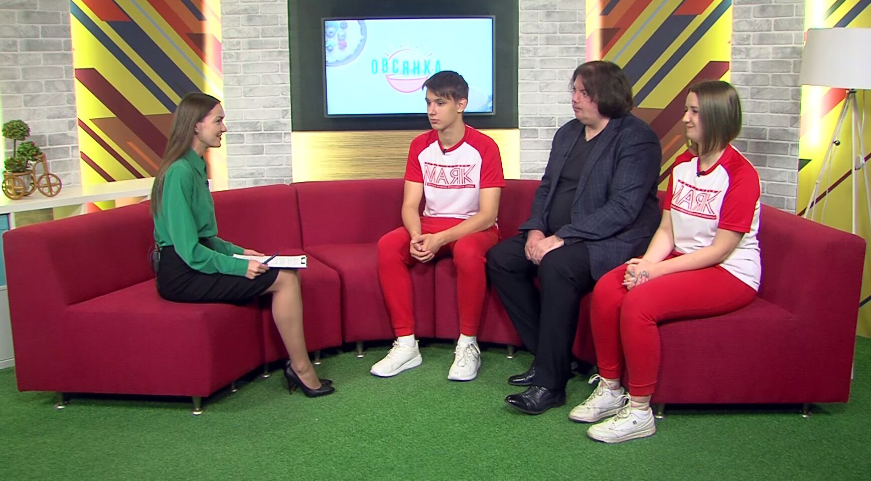 Интересный человек. Руководитель и педагог проект-студии "Маяк" Дмитрий Хорев, актеры студии Алексея Чиняков и Дарья Смирнова