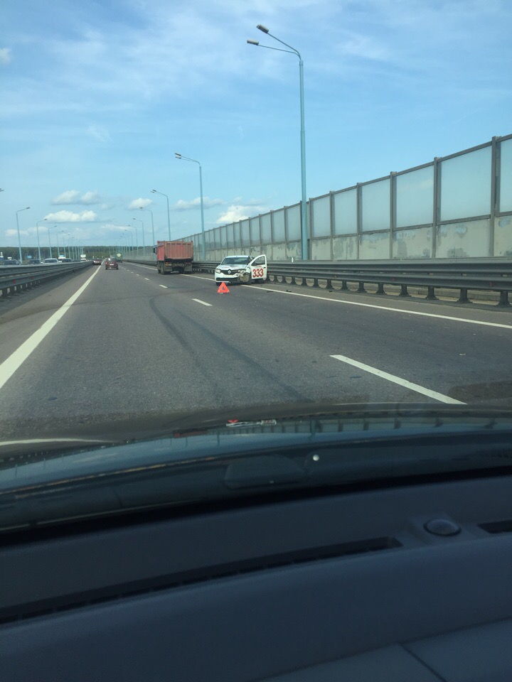 Такси попало в ДТП на Юбилейном мосту