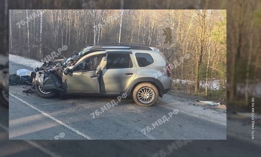 Под Ярославлем столкнулись грузовик и внедорожник