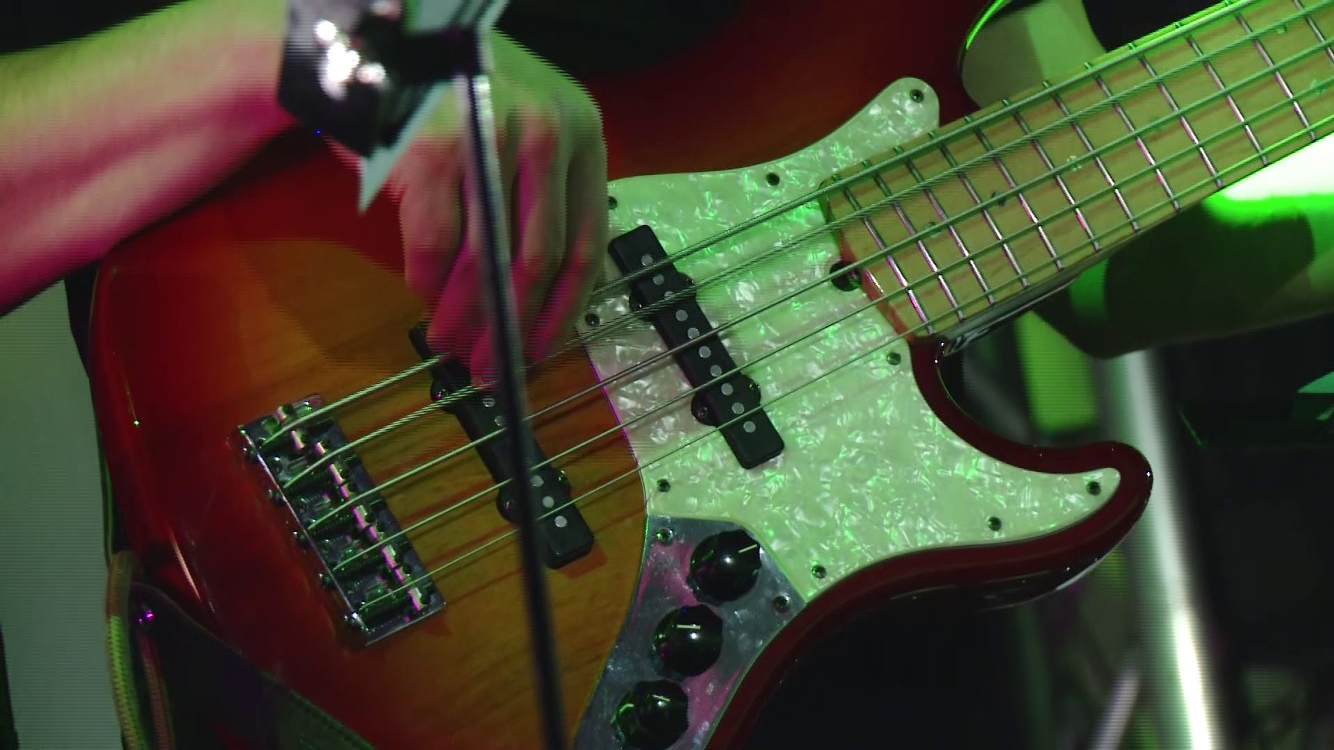 Ярославских мужчин с праздником поздравили кавер-версиями рок-хитов