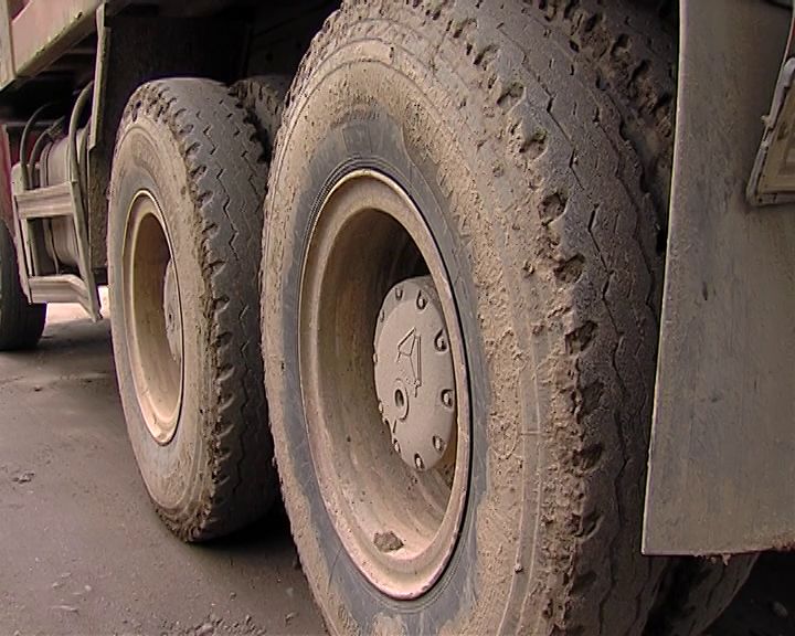 Сотрудники ГИБДД остановили в Ярославле подозрительный многотонник