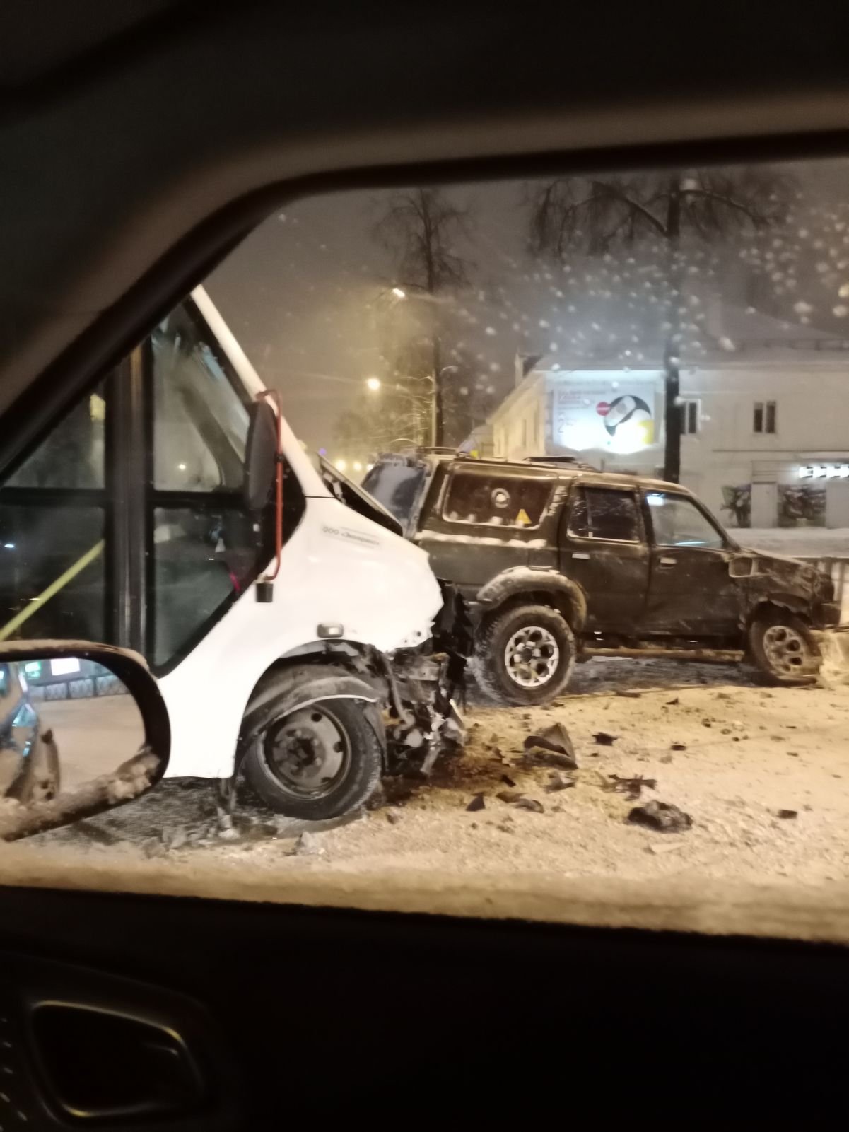 Три человека пострадали в ДТП с участием маршрутки в Ярославле