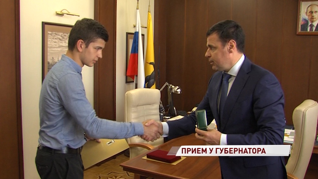 Дмитрий Миронов лично наградил победителя первенства России по боксу