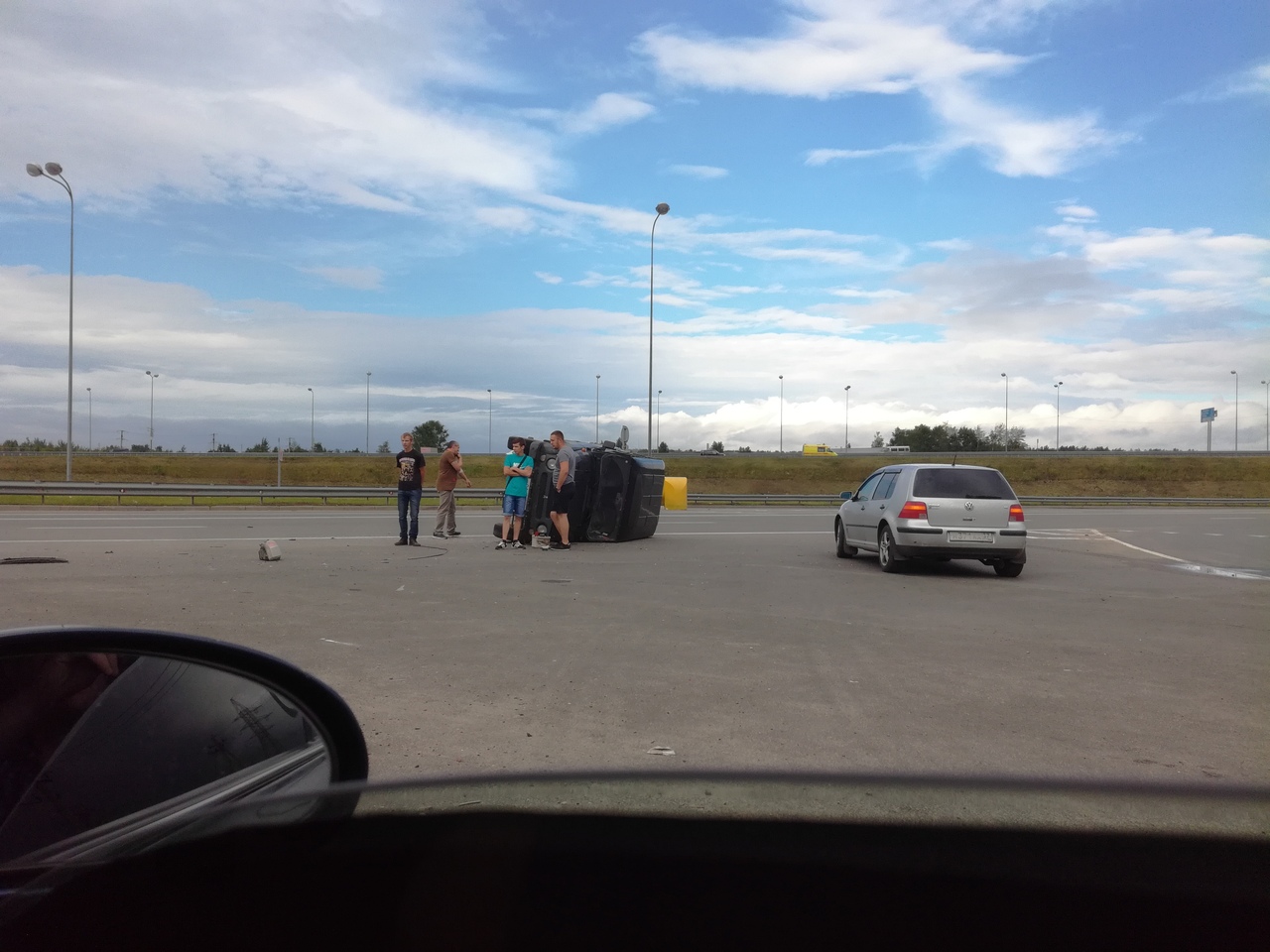 На перекрестке у Лесных Полян тройное ДТП: «Уазик» завалился на бок