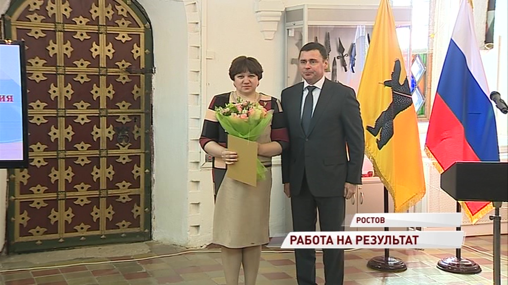 Дмитрий Миронов наградил 20 представителей сельской власти