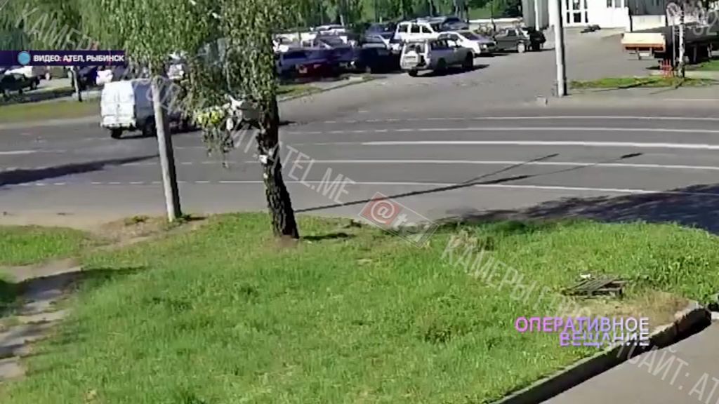 В Рыбинске дорогу не поделили легковушка и микроавтобус