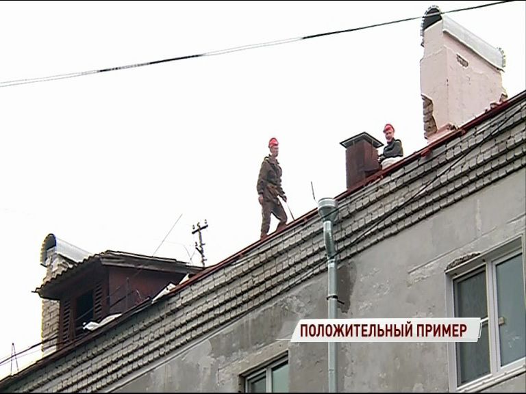 В доме на Рыбинской продолжается капремонт крыши
