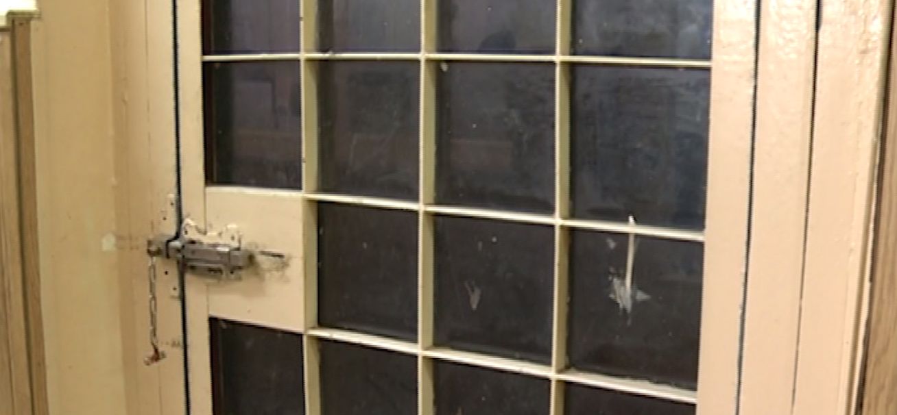 Житель Брагина обокрал продавца в цветочном магазине