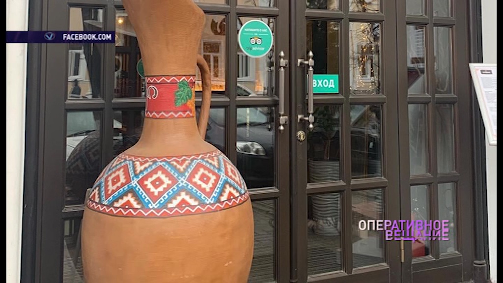 Пьяные ярославские студенты украли двухметровый кувшин от грузинского ресторана