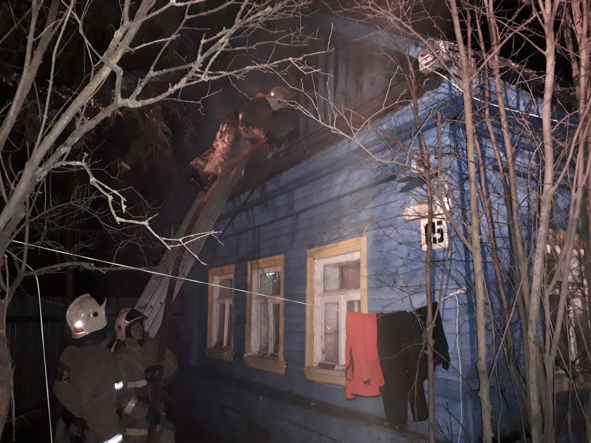 Три семьи с пятью малолетними детьми из-за пожара остались без крыши над головой