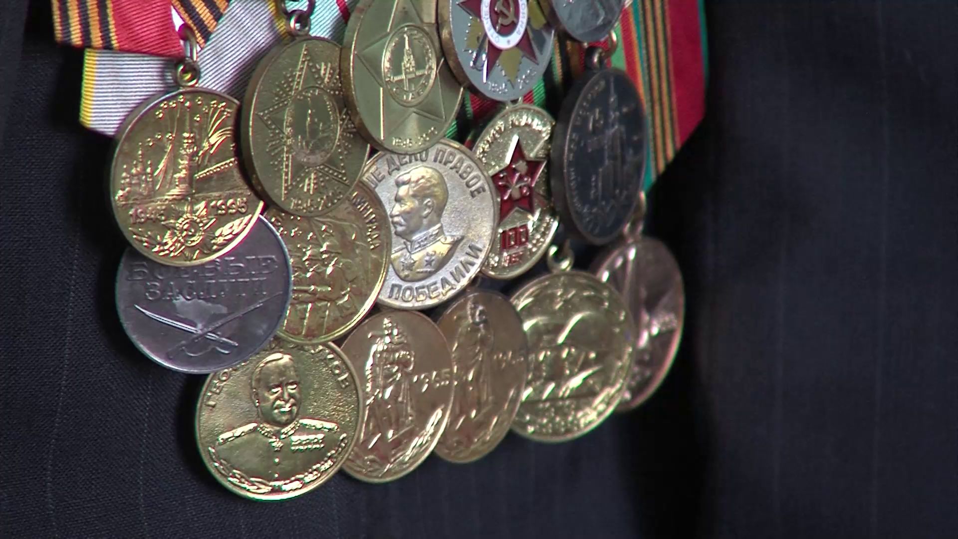 Дмитрий Миронов передал Михаилу Пеймеру сертификат на приобретение бытовой техники