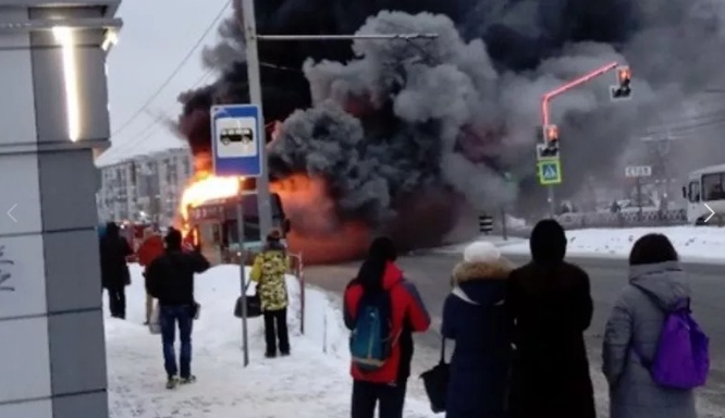 Огонь на все Кресты: в Ярославле сгорел туристический автобус