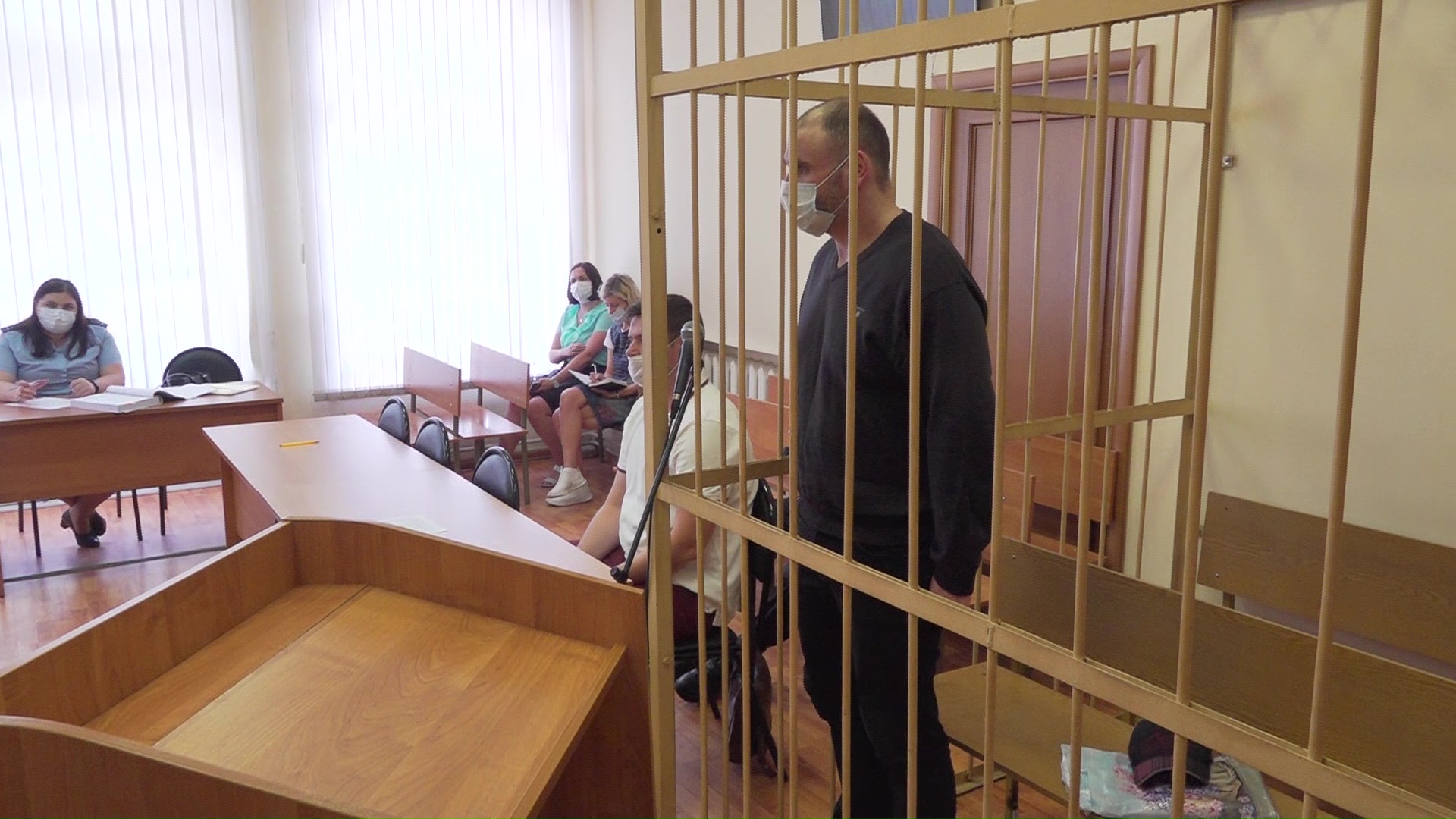 Оставлял пенсионеров без квадратных метров: в Ярославле слушают дело риелтора-мошенника