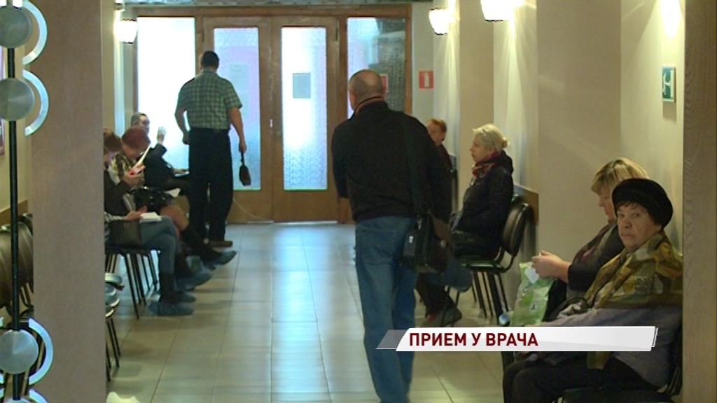Ярославцам объяснили, почему они не обязаны покупать бахилы в поликлинике