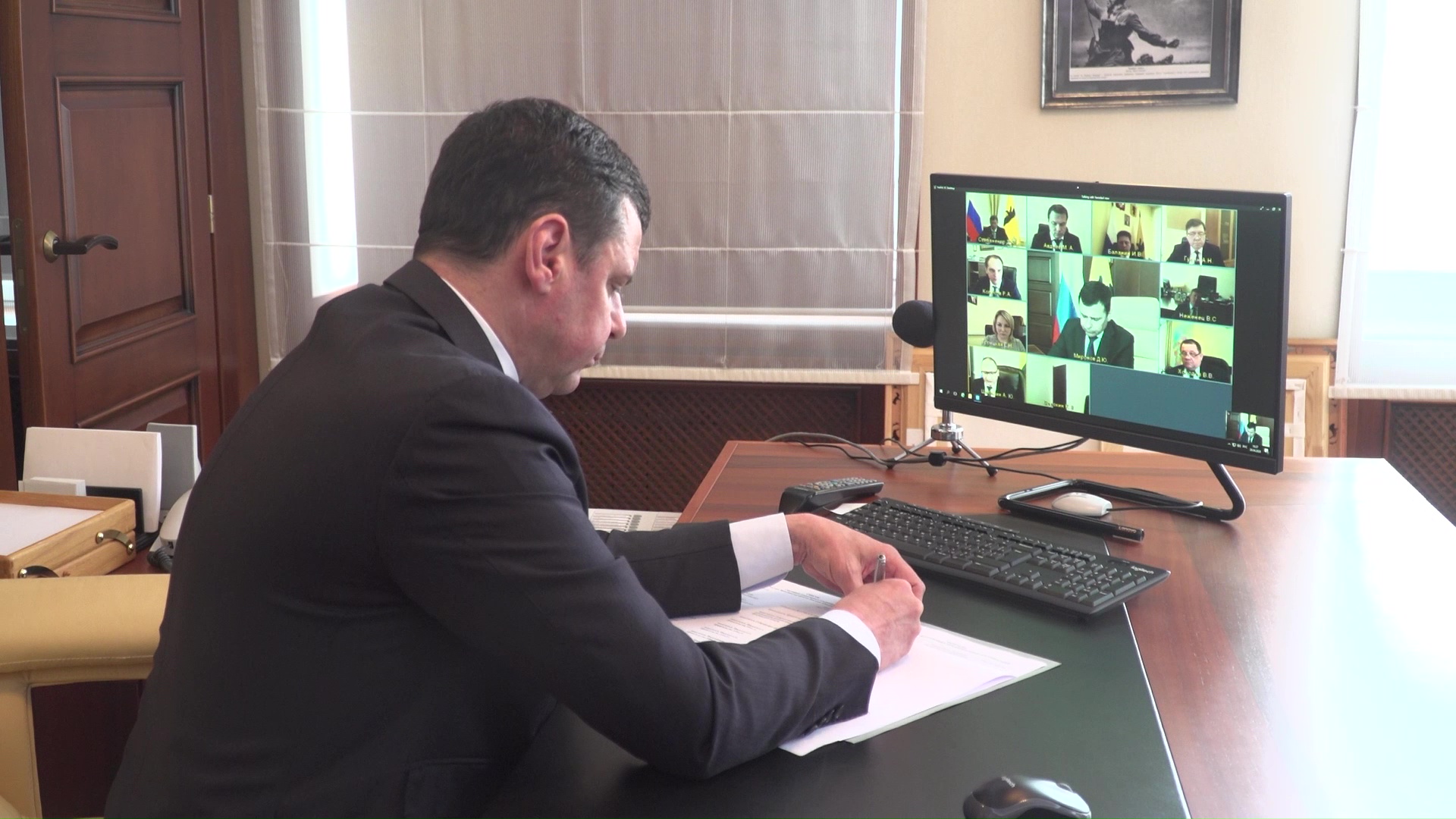 Дмитрий Миронов рассказал представителям бизнеса о новых мерах поддержки