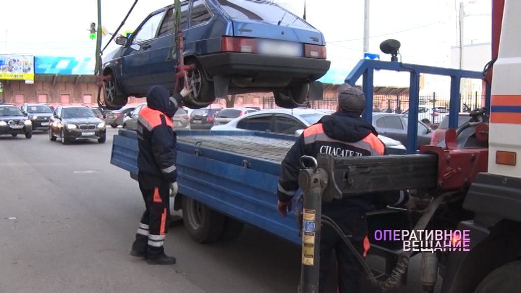 С улицы Победы эвакуировали нарушителей правил парковки