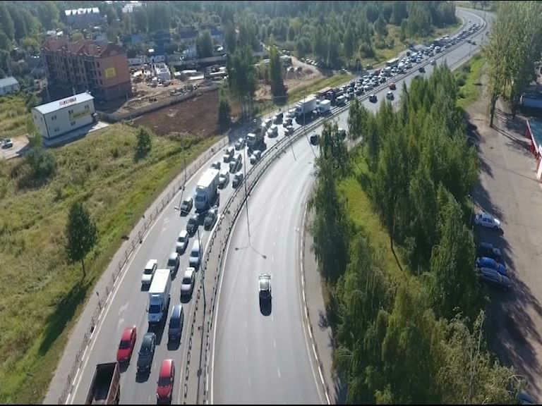«Лучше оставайтесь дома, у вас сегодня выходной»: Московский проспект почти замер