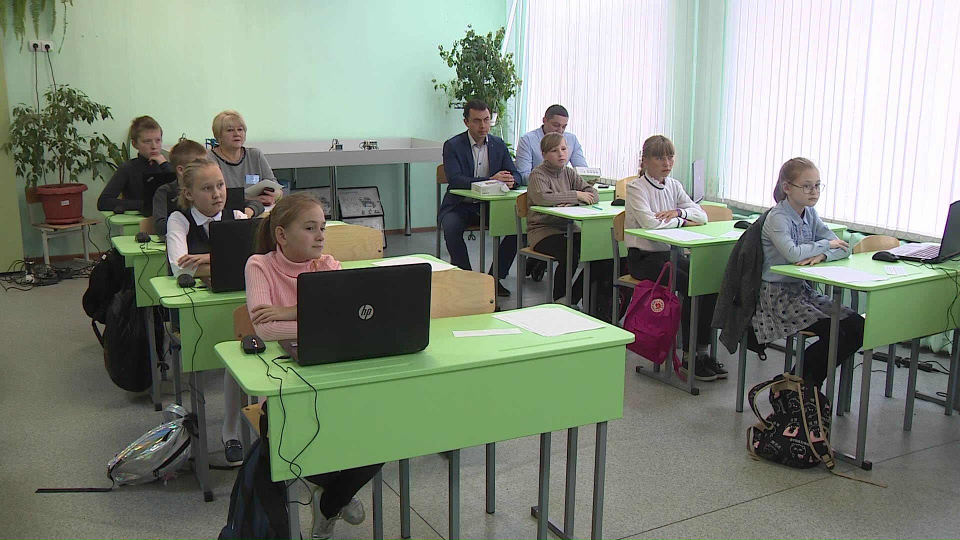 Мобильный детский технопарк начал путешествие по школам Ярославской области