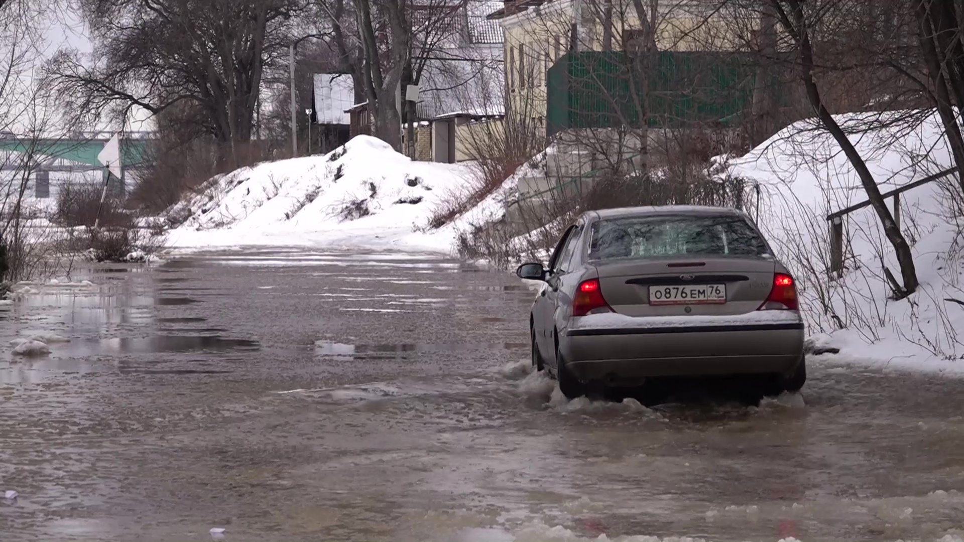 Не едем, а плывем: какие участки подтопило в Ярославле