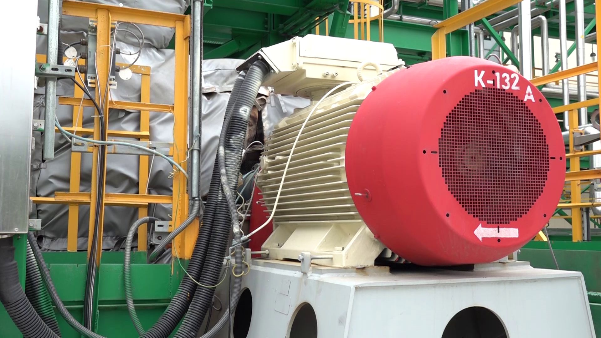 Дмитрий Миронов принял участие в церемонии запуска установки на НПЗ