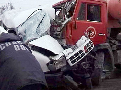 Столкнулись автобус и три грузовика