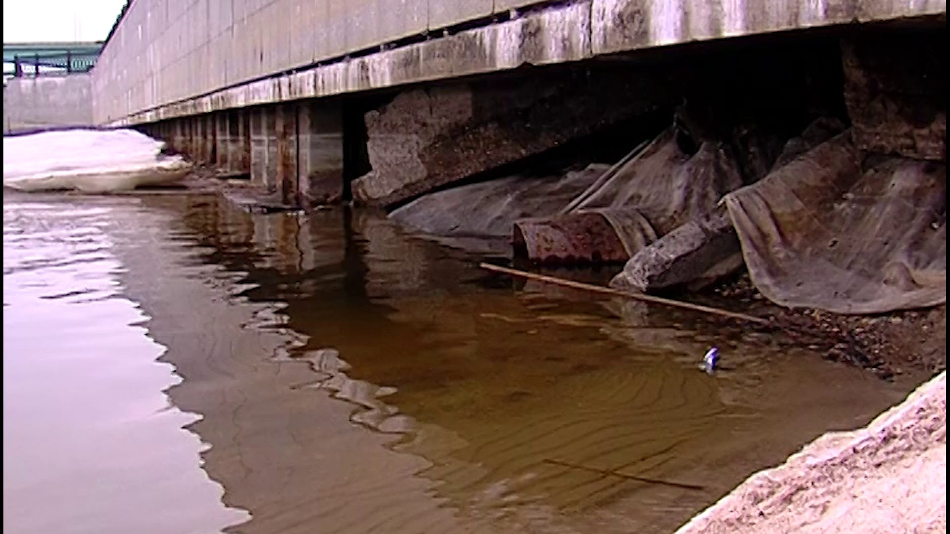 Суд обязал мэрию Ярославля очищать ливневые стоки Суринского коллектора