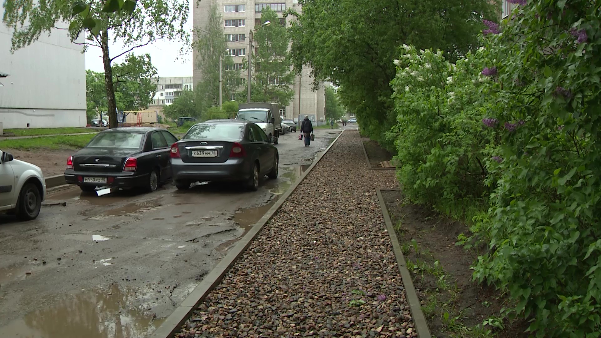 На улице Громова продолжается благоустройство дворов по программе «Решаем вместе!»