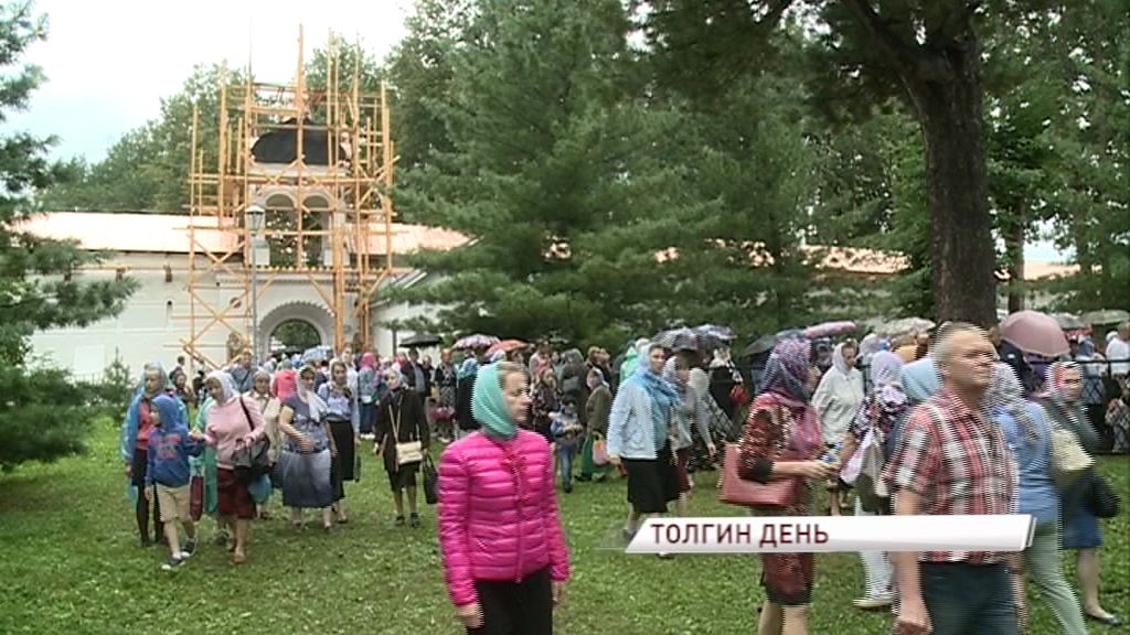 На празднование в Толгский монастырь приехали более трех тысяч паломников