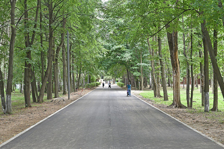 Обновленный парк «Нефтяник» удивит скамейками с подогревом и футбольным полем