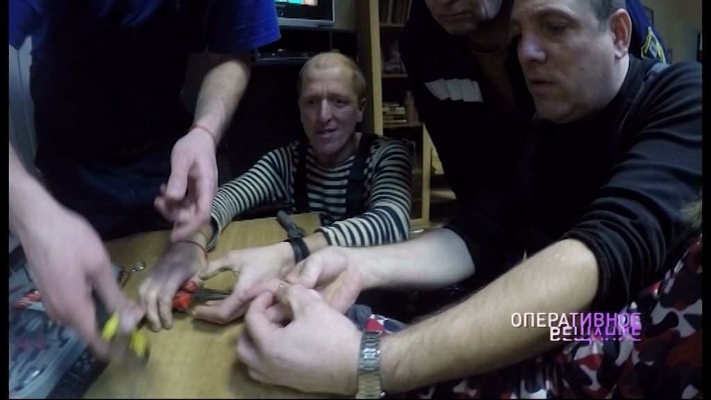 У 13-летней ярославцы на пальце застряло кольцо, пришлось звать спасателей