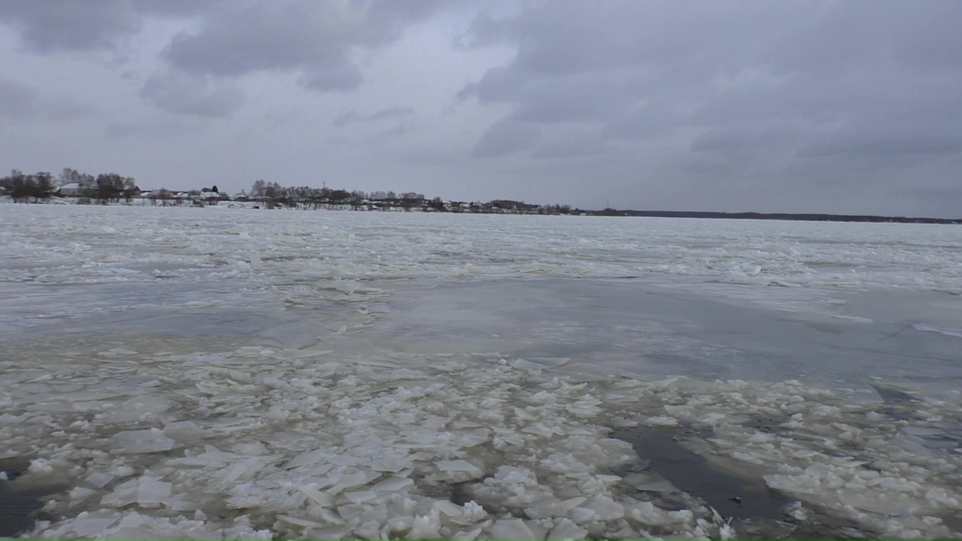 Глава Заволги: «Оперативные группы администрации района ежедневно объезжают подтапливаемые территории»