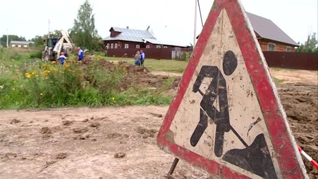 В Мышкинском районе старые трубы меняют на современные пластиковые