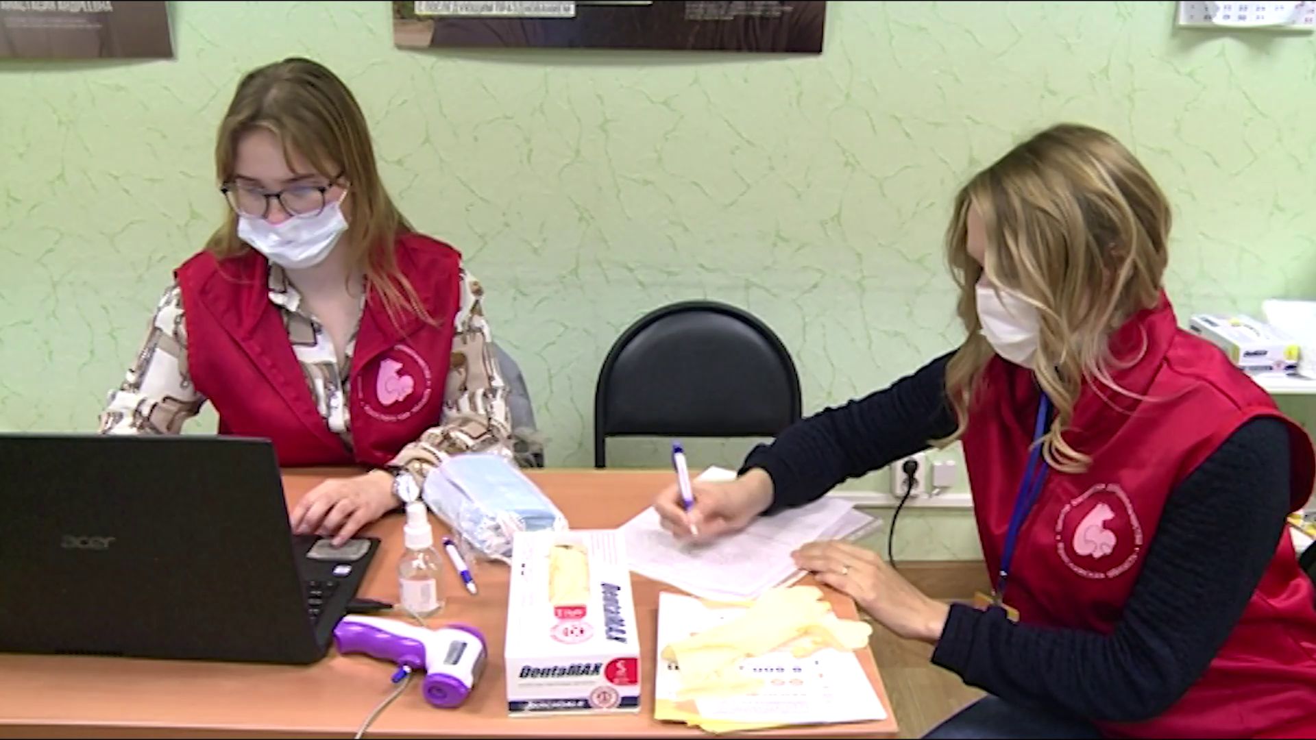 Волонтеры акции #МЫВМЕСТЕ продолжают помогать бабушкам и дедушкам города