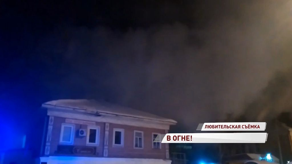 В Ростове огонь едва не перекинулся с гаража на дом