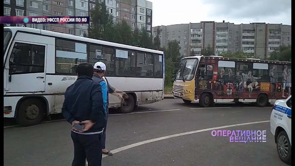 Приставы арестовали автобус за долг в 250 тысяч