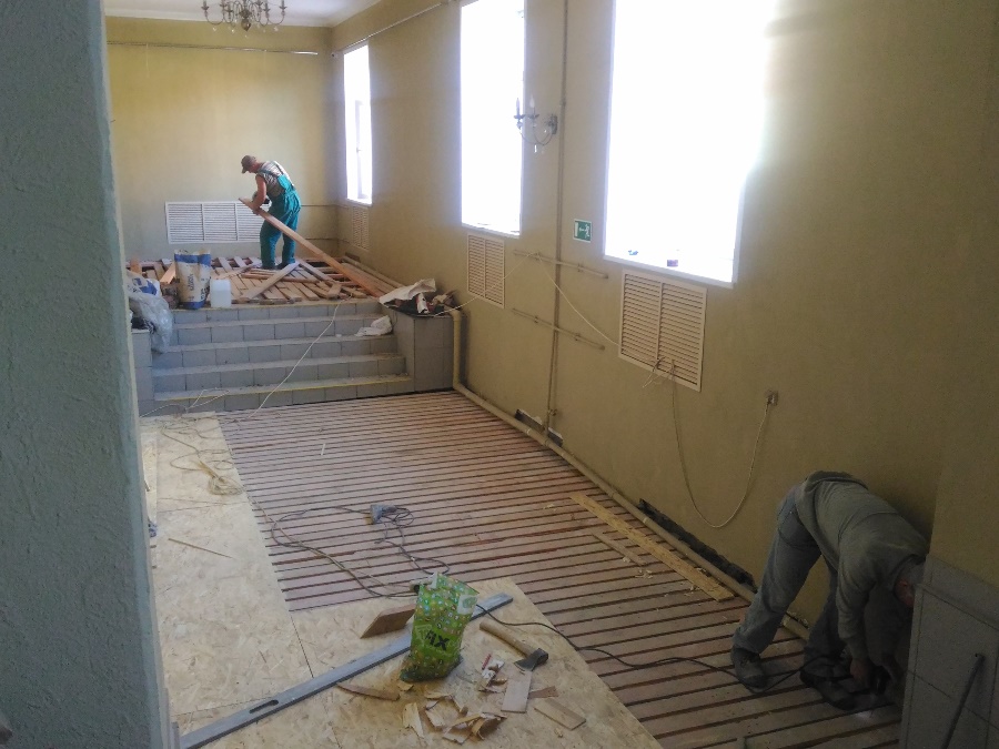 В рыбинском драмтеатре ремонтируют фойе