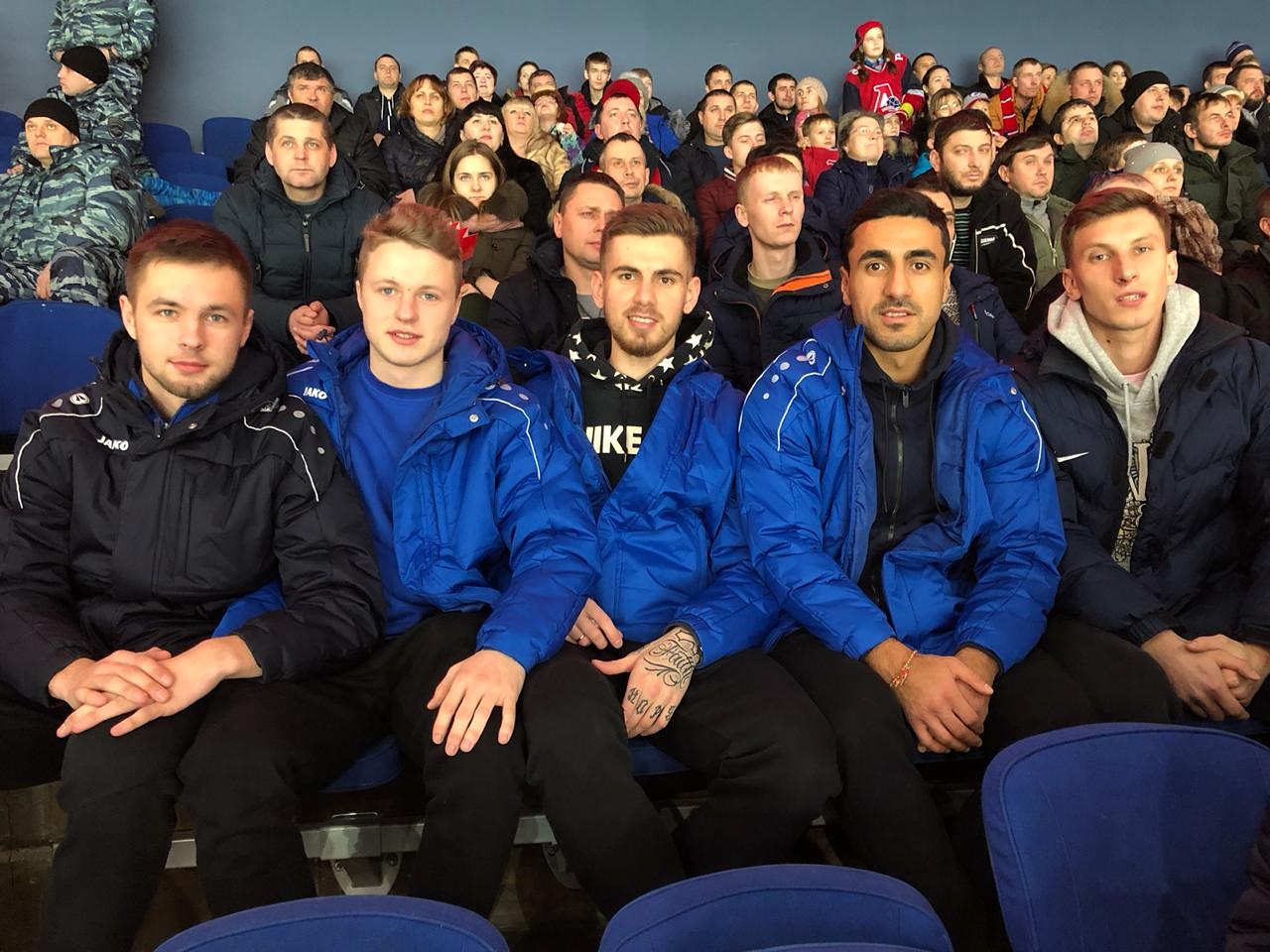 Футболисты «Шинник» пришли поддержать «железнодорожников»