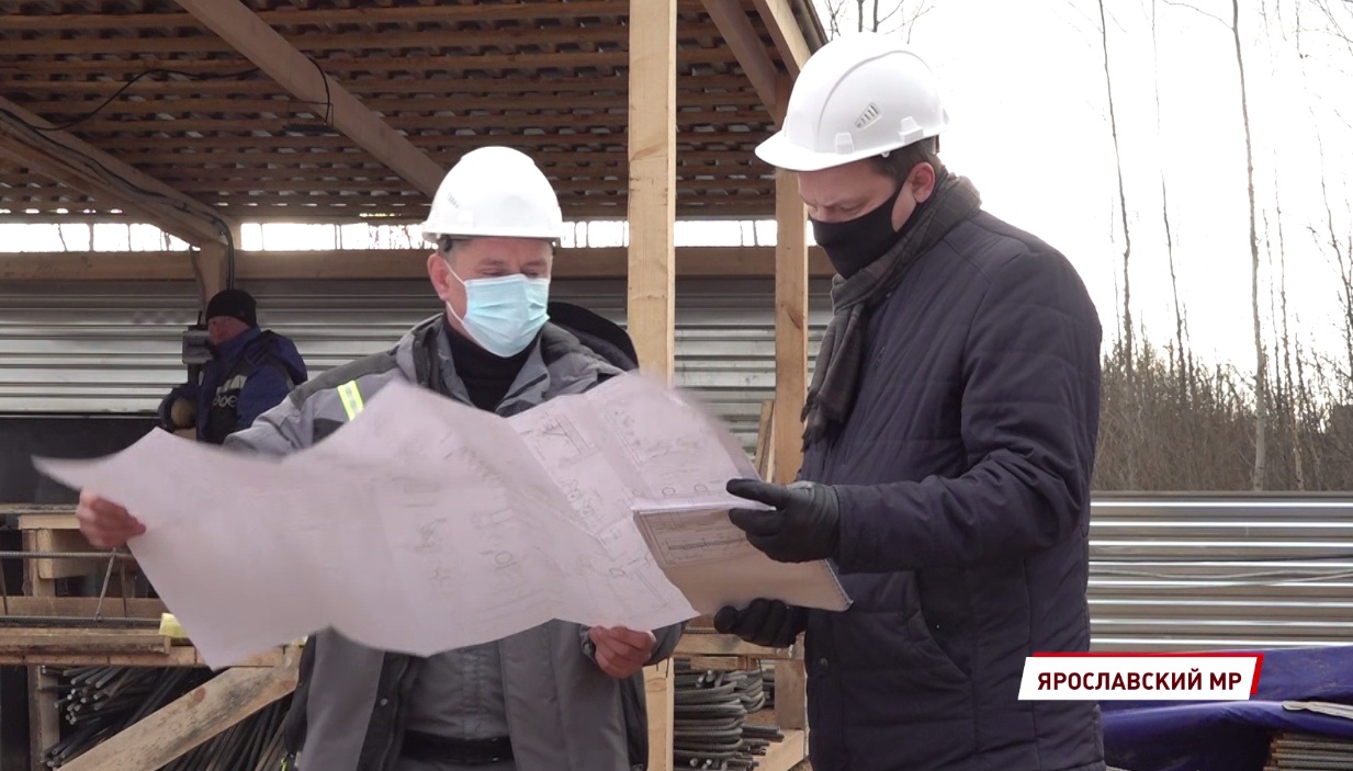 В Красных Ткачах возводят сразу два социально-значимых объекта