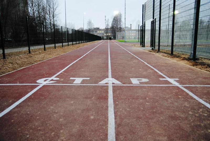В Рыбинске между двумя школами благоустроили сквер и сделали спортивную площадку