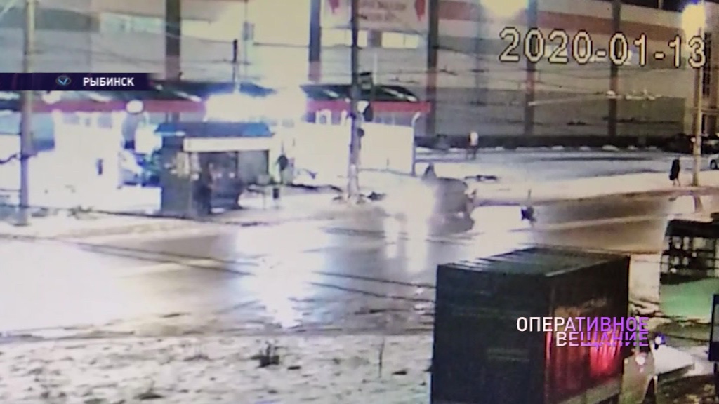 ВИДЕО: в Рыбинске молодой водитель сбил супружескую пару на пешеходном переходе